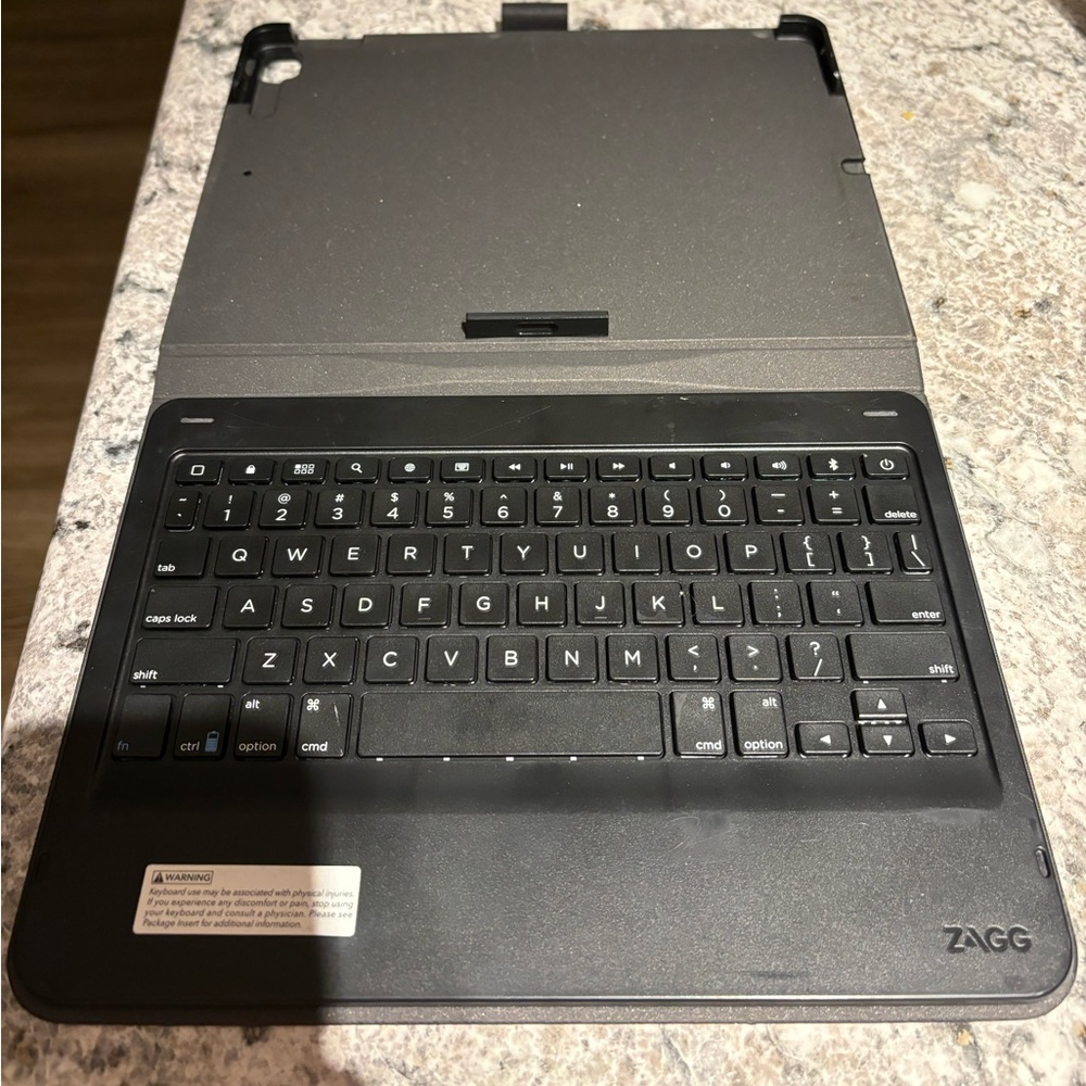 ZAGG 10.2 inch iPad case with Keyboard